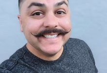 تصویر از مردی تلاش کرد یک مسافر یونایتد را که به علت covid-19 درگذشت نجات دهد. این شرکت هواپیمایی 200 دلار به او پیشنهاد داد.