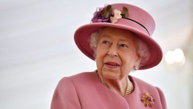 Photo of Queen Elizabeth reportedly ‘sad,’ not ‘angry’ over Harry and Meghan interview.
