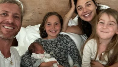Photo of Gal Gadot gives birth to third child with husband Yaron Varsano.
