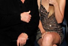 Photo of Taylor Swift Tweets Sweet Message to Her Mom After Best Family Feature Win at 2021 CMT Awards