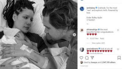 Photo of Halsey Gives Birth, Welcomes First Baby With Alev Aydin.