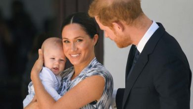 Photo of Prince Harry and Meghan Markle get award for having only two kids.