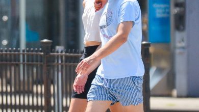 Photo of Jack Antonoff and Margaret Qualley make out in New York City.