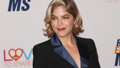 Photo of Selma Blair is ‘in remission’ after 3-year battle with MS.