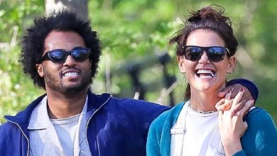 Photo of Katie Holmes Spotted Kissing Musician Bobby Wooten III While Introducing Him To Her Mom