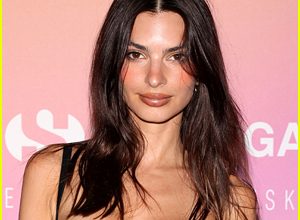 Photo of Emily Ratajkowski Seemingly Comes Out as Bisexual Amid Divorce & Recent Dating Rumors