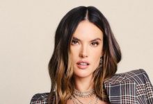 تصویر از الساندرا آمبروزیو ژست با لباس شنا در هوای برفی